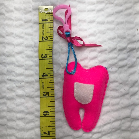 Tooth keychain - Picture 3 of 3